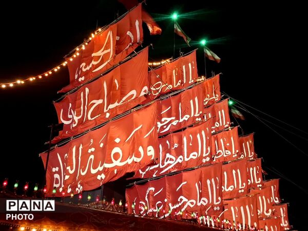 قاب های دیدنی برگزاری آیین «محرم‌شهر» در میدان آزادی با حال و هوای اربعینی