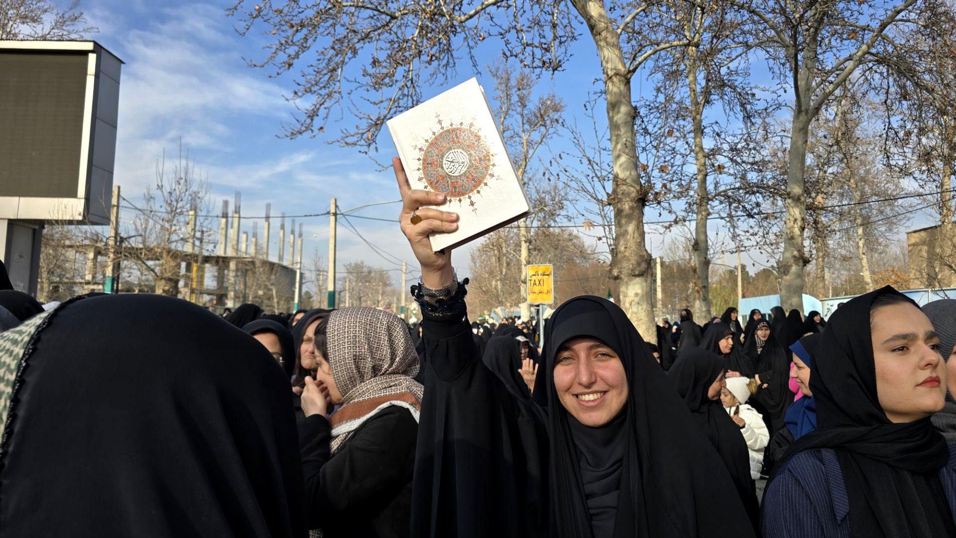 مردم نظرآباد، به فرمان رهبر انقلاب لبیک گفتند