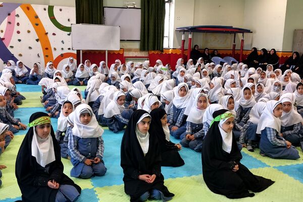 مراسم عزاداری و توزیع نذری به‌مناسبت شهادت حضرت فاطمه زهرا (س) در مدارس شهرستان ورامین