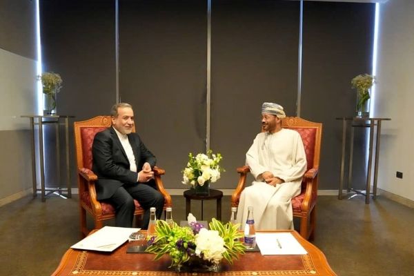 استقبال عراقچی از وزیر خارجه عمان در تهران
