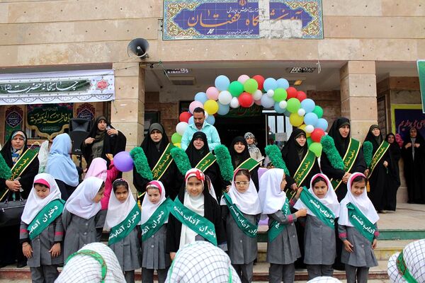 برگزاری مراسم باشکوه دهه کرامت در دبستان شهید بهاری پرند با حضور خادمین حرم رضوی