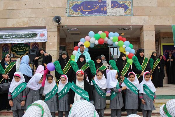 برگزاری مراسم باشکوه دهه کرامت در دبستان شهید بهاری پرند با حضور خادمین حرم رضوی