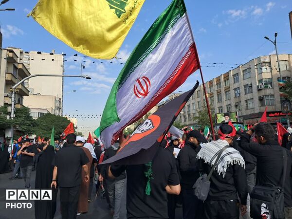  آخرین  وداع  ملت ایران با رهبر شهید در روز تشییع 