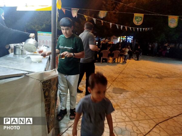 زمزمه‌ی ولایت و شکوه خدمت در موکب مرام مهدوی در شب غدیر