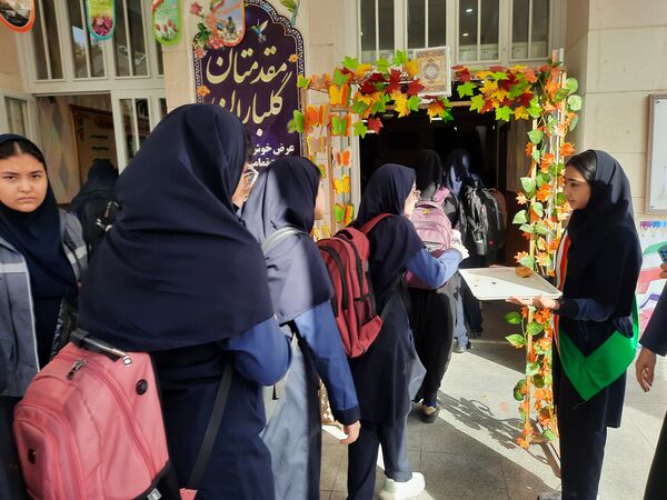 طلوعی تازه برای دانش‌آموزان دبیرستان مصلی نژاد حضرت زهرا در اول مهر