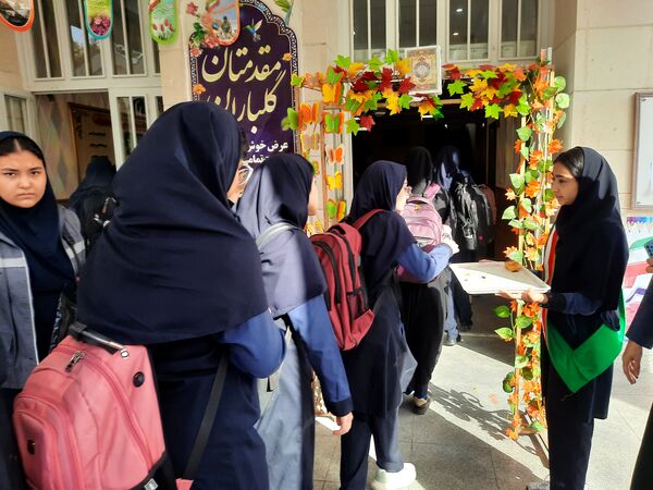 طلوعی تازه برای دانش‌آموزان دبیرستان مصلی نژاد حضرت زهرا در اول مهر