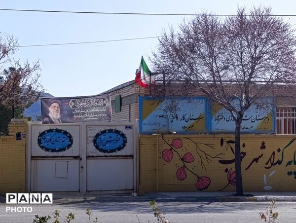 حضور پررنگ و حماسی فرهنگیان و دانش آموزان در عزای رهبر شهید