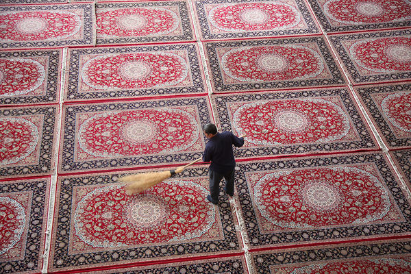 ضیافت افطاری ۲۵ هزار نفری حرم بانوی کرامت در شب میلاد کریم اهل بیت (ع)