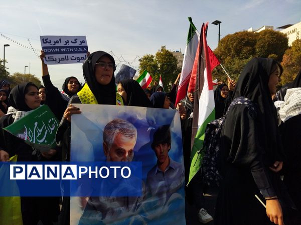 راهپیمایی ۱۳ آبان در تبادکان