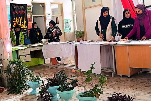 بازدید دانش‌آموزان دبیرستان حضرت معصومه از نمایشگاه کتاب  شهرستان فیروزکوه
