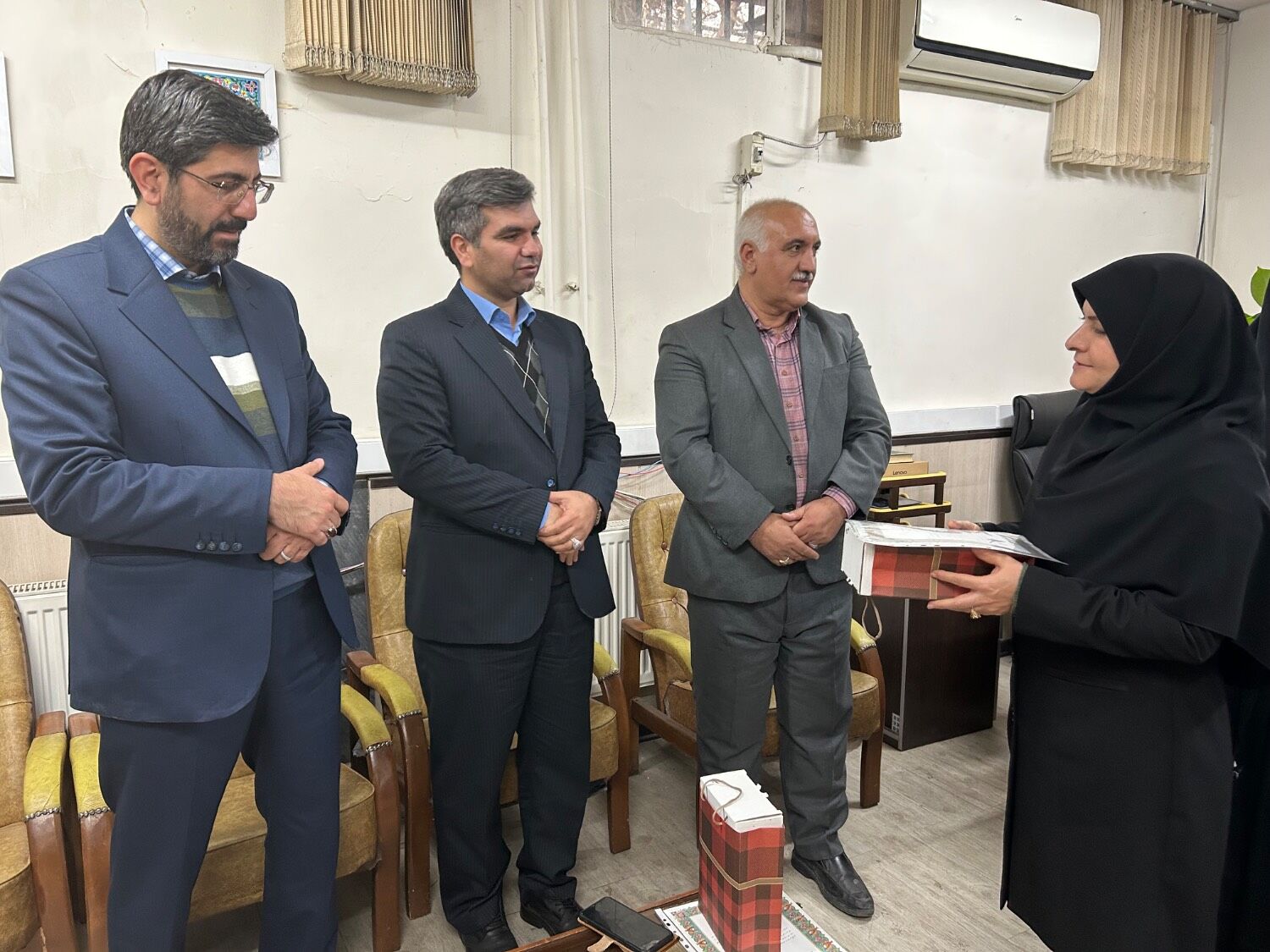  تقدیر از راهبران قطبی سازمان دانش اموزی شهرستانهای تهران