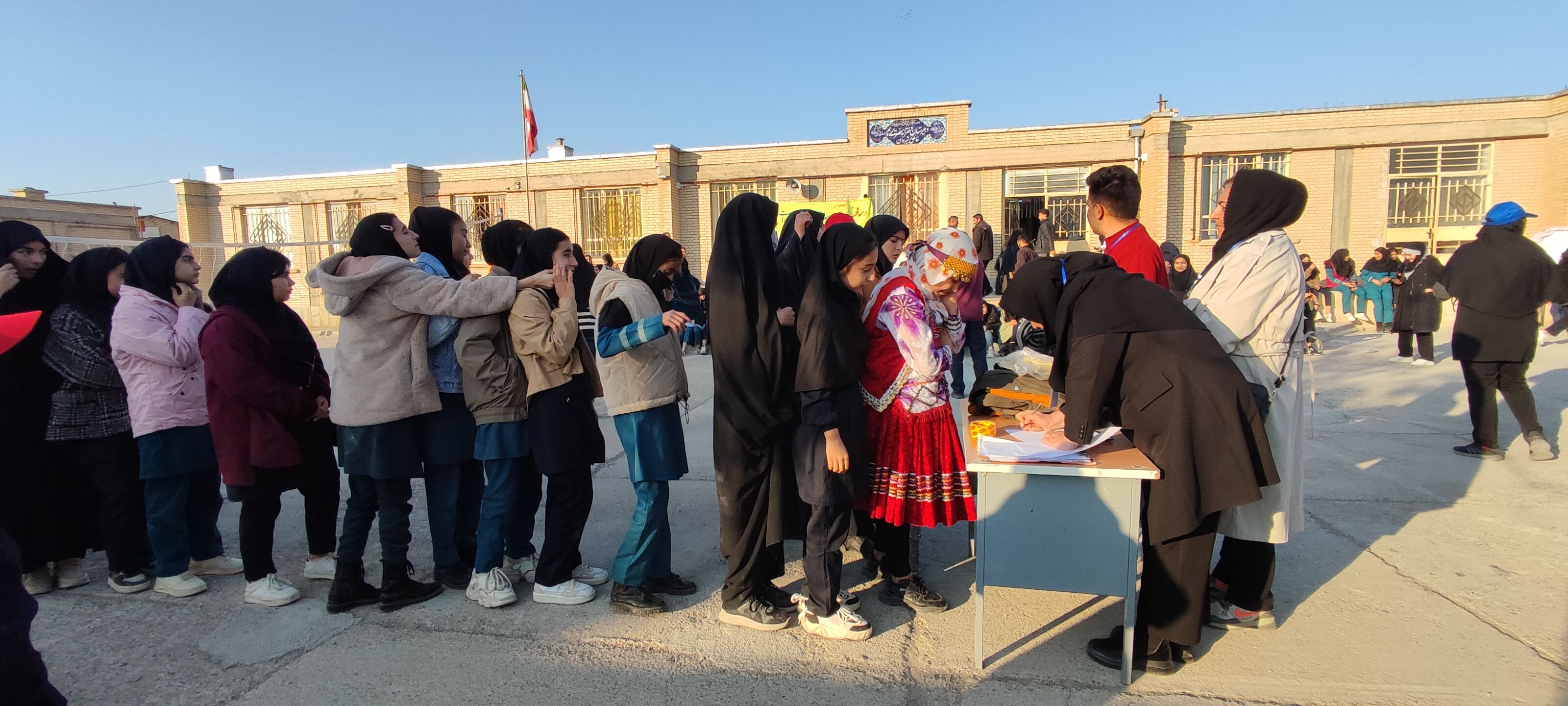 برگزاری مسابقات دارت در مدرسه زنده یاد داورپناه خانلق