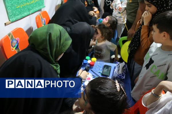 محفلی با حضور کودکان و خانواده‌ها در دانشگاه قم