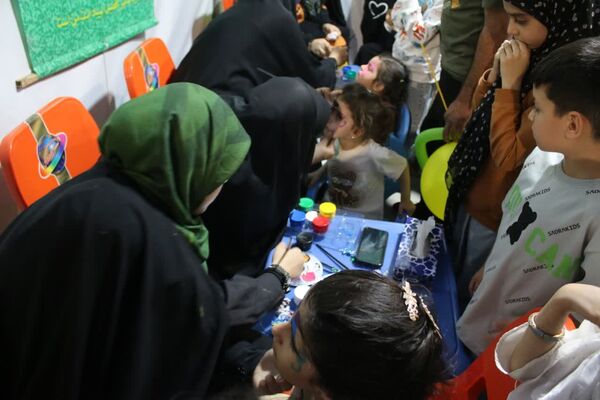 محفلی با حضور کودکان و خانواده‌ها در دانشگاه قم
