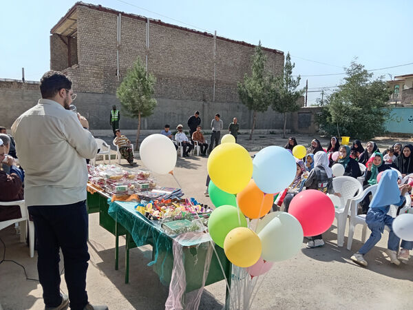 حضور مسئولان شهرستان جعفرآباد قم در دبستان حضرت زینب(س)