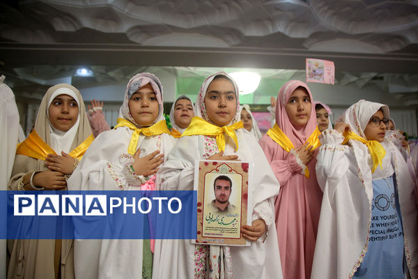 دختران، مهمان حضرت معصومه(س) شدند