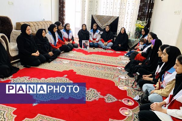 تجدید میثاق سرخ پوشان هلال احمر شهرستان سپیدان با شهدای گلگون کفن