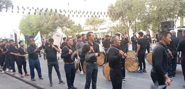 مراسم زنجیر زنی و سینه زنی به مناسبت شهادت امام رضا علیه السلام 