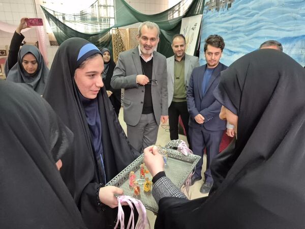 هفته ماها، فرصتی برای درخشش استعدادهای هنری دانش‌آموزان دبیرستان شهید همت