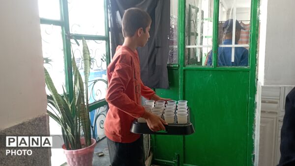 گرامیداشت هفته دفاع مقدس با حضور دانش‌آموزان روستای تمنک 