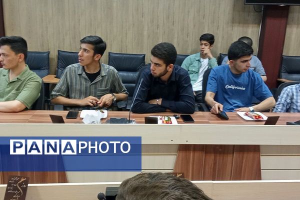 تجلیل از دانش‌آموزان اتحادیه انجمن‌های اسلامی در بهارستان‌۲