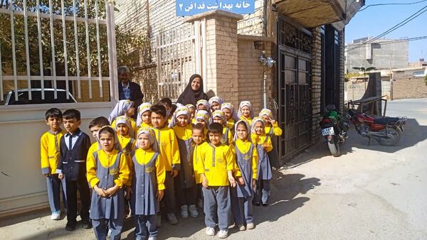 قدردانی از کارکنان خانه‌های بهداشت روستای فدافن در روز پرستار