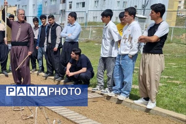 بازدید علمی دانش‌آموزان دبیرستان زانست بانه از اداره هواشناسی