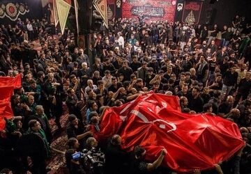 آمادگی مسجد دانشگاه تهران برای عزاداری دهه دوم محرم