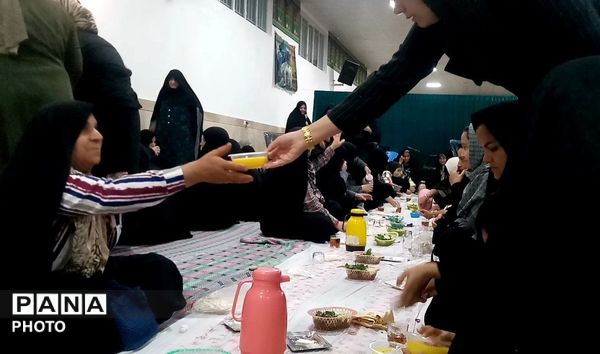 ضیافت افطار در امامزاده سید قاسم روستا ارغا خلیل آباد