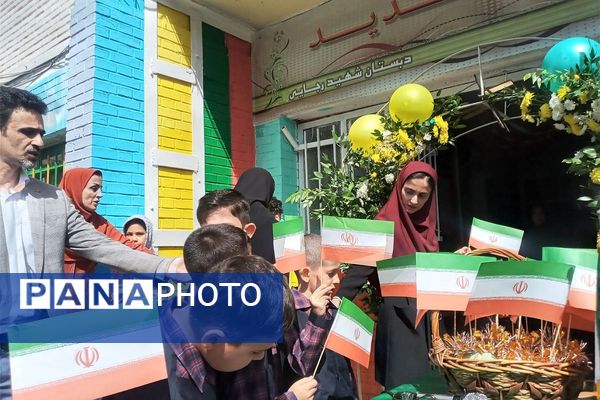 جشن شکوفه‌ها در آستانه سال تحصیلی جدید در مدارس ملارد برگزار شد