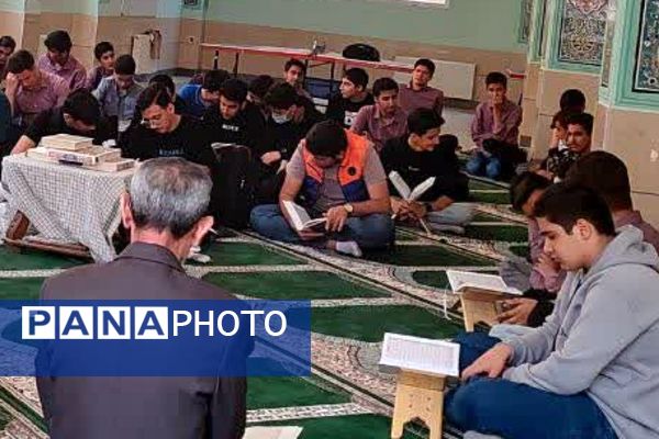 محفل انس با قرآن در مدارس رودهن به یاد سیدحسن نصرالله 