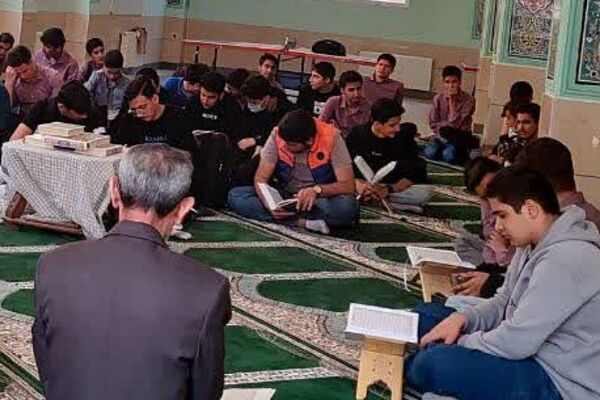 محفل انس با قرآن در مدارس رودهن به یاد سیدحسن نصرالله 