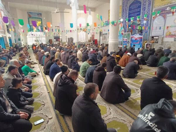 برپایی میز خدمت مشاوره در مصلی نماز جمعه آشخانه