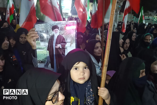 ورود پیکر شهید ۱۹ ساله یاسین رستمی در سی و سومین تجمعات مردمی - لردگان