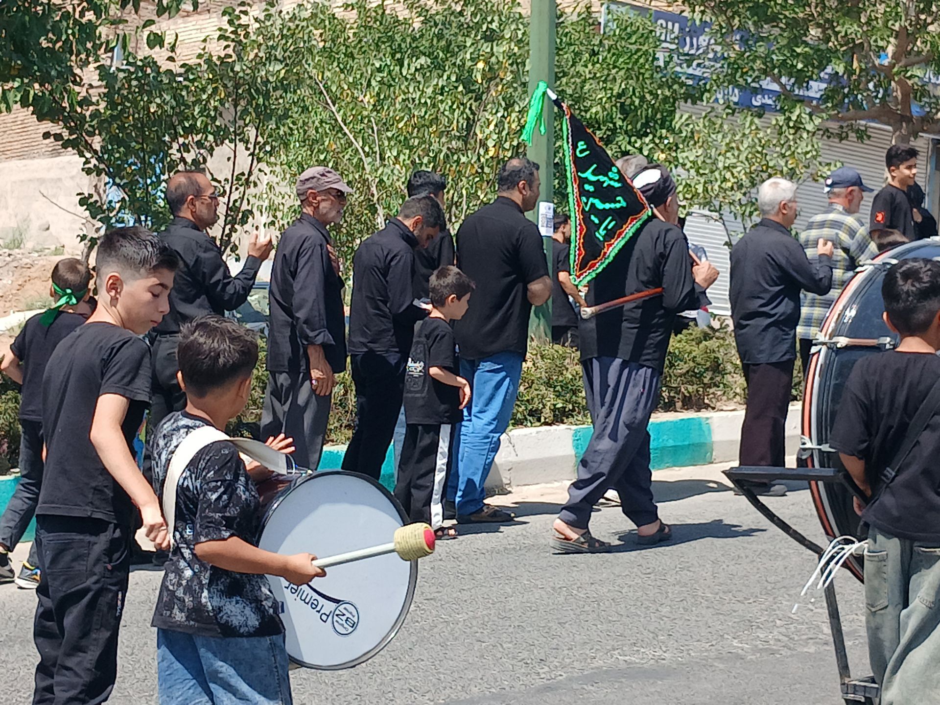 مراسم سوگواری عزاداران محله رسالت محمدشهر کرج در روز عاشورا 