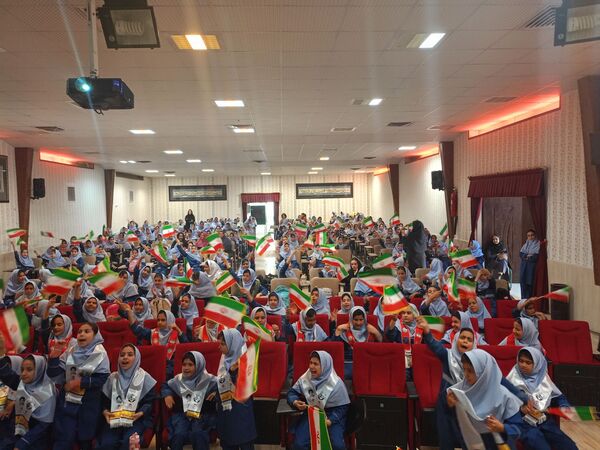مراسم روز دانش آموز برای دختران بنت الهدی صدر 2