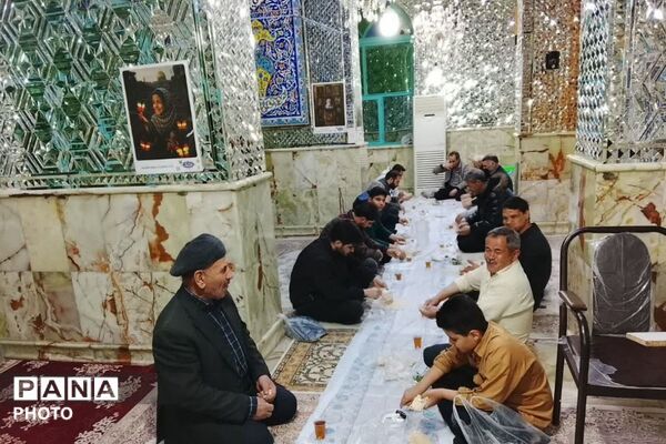 آیین افطاری ماه مبارک رمضان در امامزاده عمادالدین رباط‌کریم