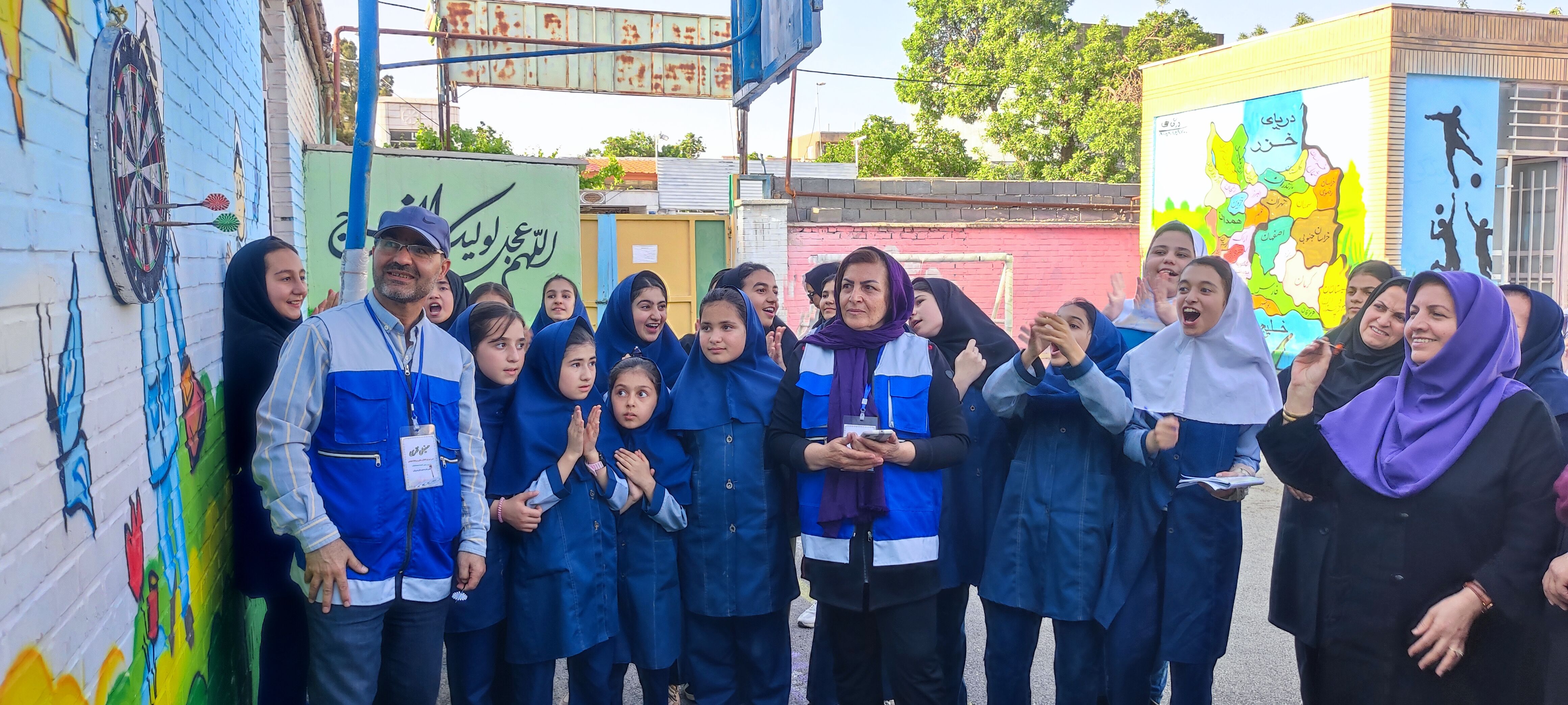 برگزاری مسابقات دارت در مدرسه شهید احمد خاقانی شیروان