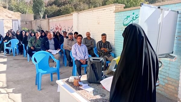  انتخابات انجمن اولیا و مربیان در دبیرستان پگاه مارکده
