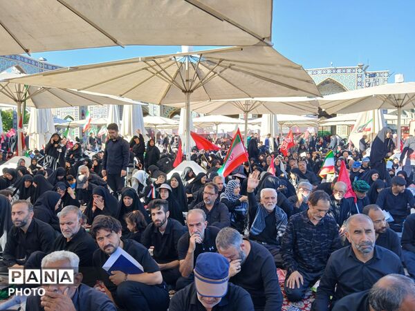 بدرقه باشکوه و میلیونی رهبر شهید در قلب مشهد مقدس