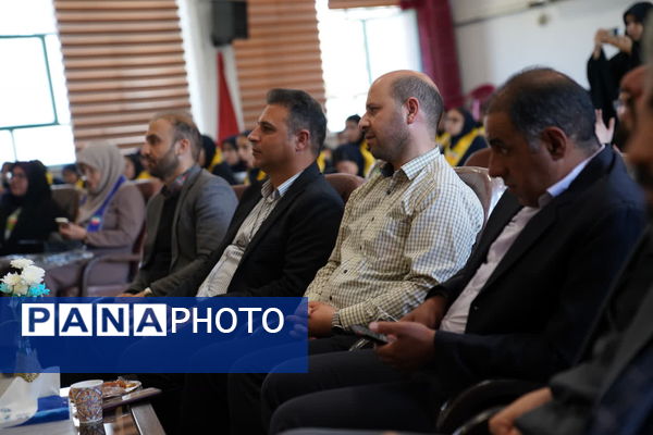 همایش استانی سپاس مربی با حضور پرشور دانش‌آموزان پیشتاز وخبرنگار پانای استان اصفهان
