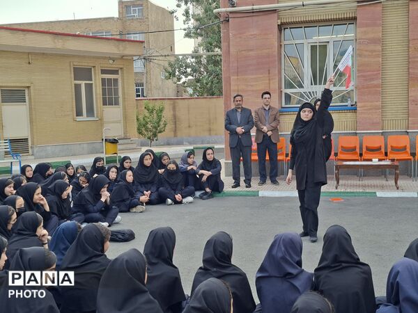 روایت وطن برای دانش‌آموزان با زبان نمایش خیابانی
