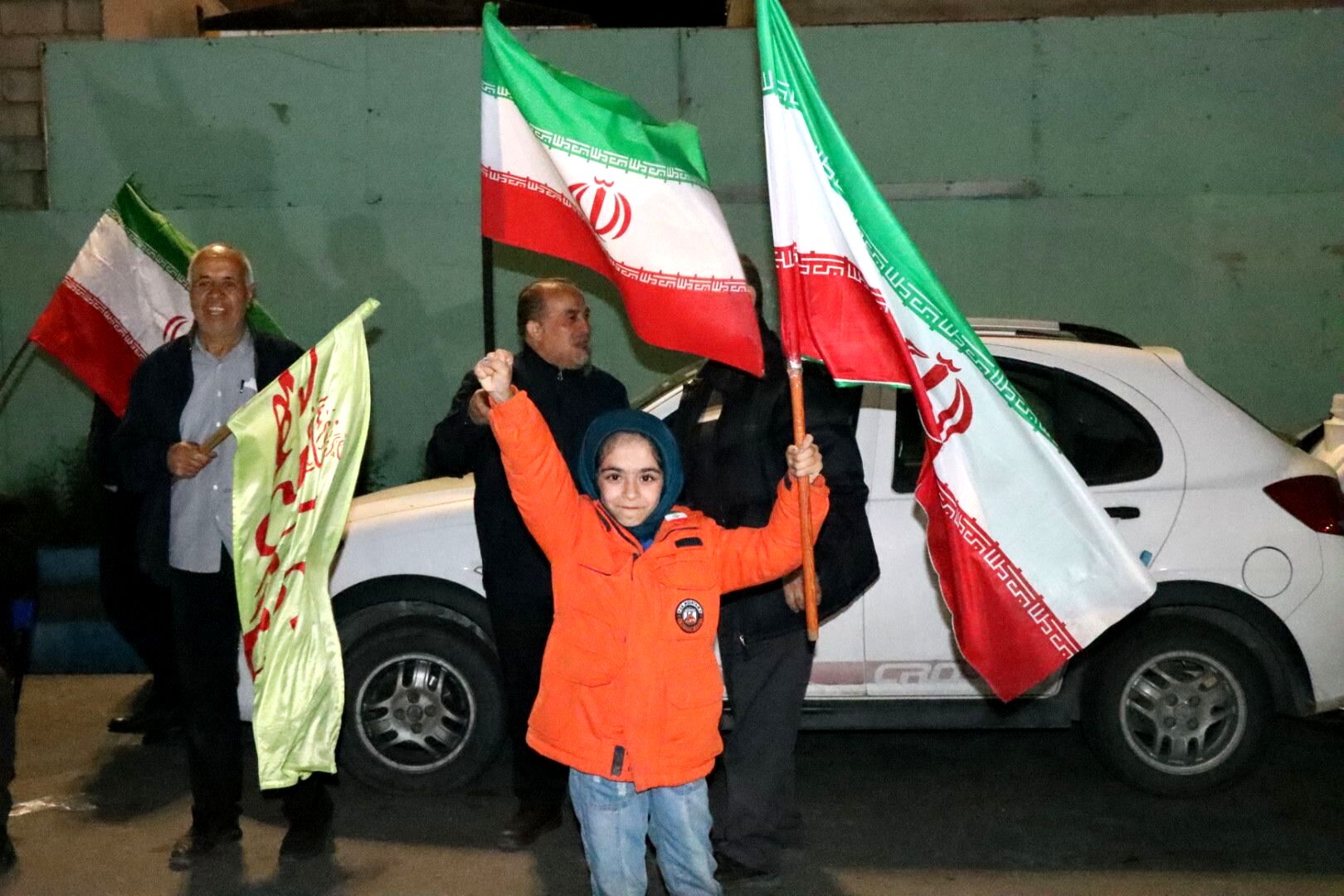 پرچمی که زمین نگذاشتند