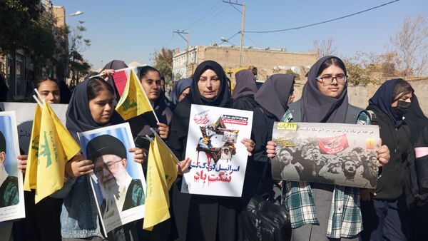 حضور پرشور دانش آموزان اراکی در یوم الله 13 آبان 