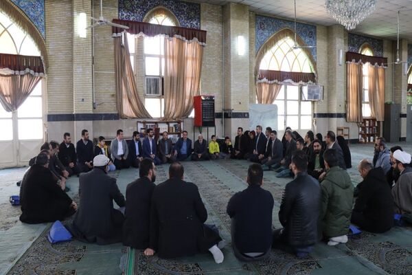 نماز جمعه این هفته شهرستان پاکدشت شاهد حضور پر رنگ فرهنگیان بود