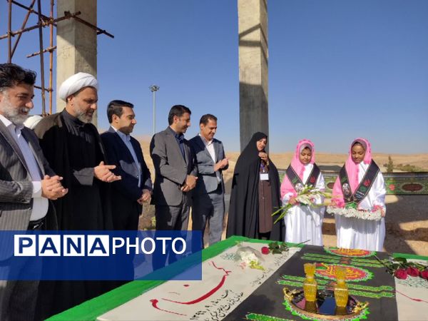 تجمع دانش‌آموزان آموزشگاه‌های شمال غرب شیراز در روز دانش‌آموز