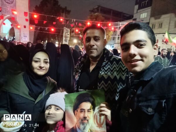 حضور کودکان غیور دهه نودی در راهپیمایی هر شب