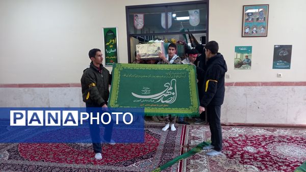 وداع دانش‌آموزان مراغه با شهید گمنام