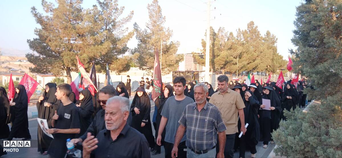 پیاده رویی جاماندگان اربعین حسینی از میدان مادر تا میدان شهرداری  ساوجبلاغ
