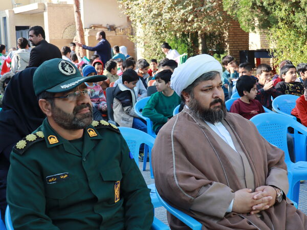 طنین زنگ استکبارستیزی در آموزشگاه سید حسن میرمحمدی میبد 